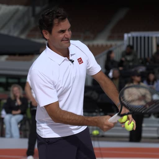 Illustratie bij: Video | Tennislegende Roger Federer slaat balletje met Amsterdamse kinderen