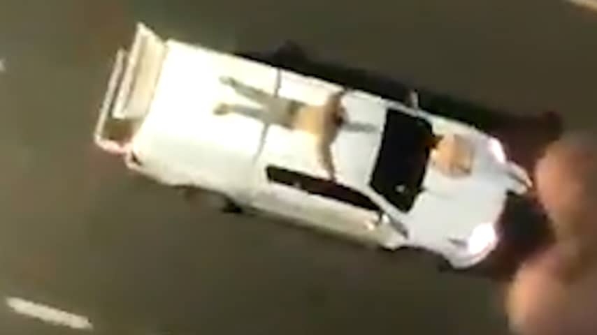 Overvallers in Brazilië binden gijzelaars op auto's tijdens vlucht