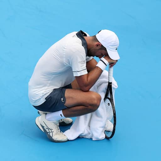 Djokovic moest overgeven tijdens verliespartij: 'Heb een gezondheidsprobleem'