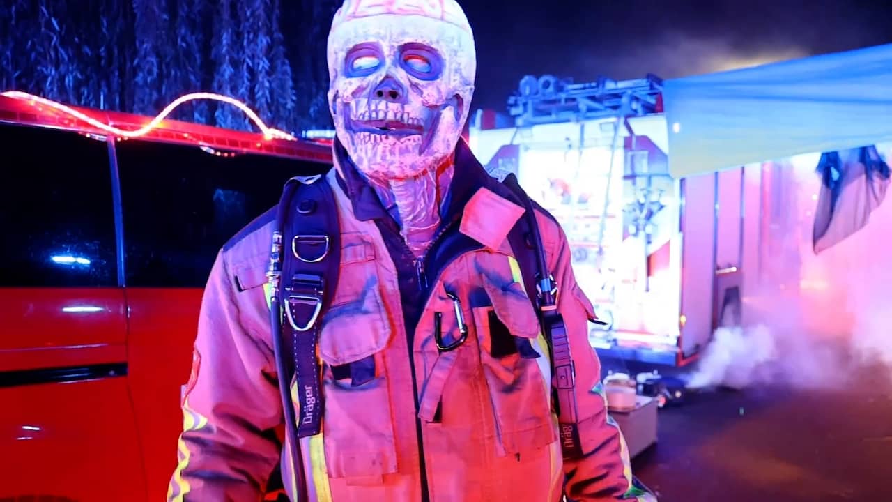Video | Honderden bezoekers griezelen bij halloweentocht in Hoofddorp