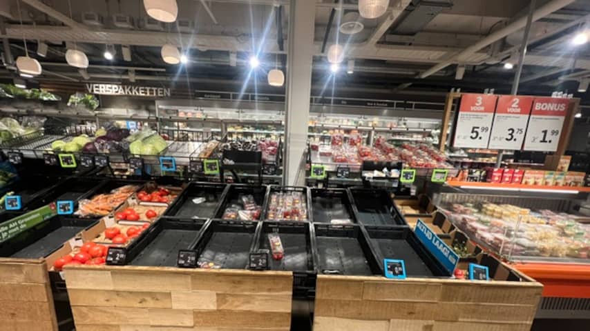 Albert Heijn-personeel verontschuldigt zich voor lege schappen: 'Niet hun schuld'