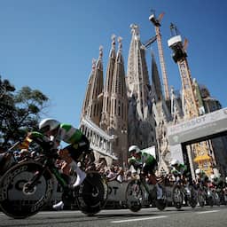 Live Tour | Ploegentijdrit in Barcelona, wachten op start Van der Poel