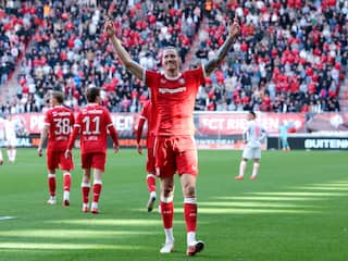 PSV lijdt eerste nederlaag in Eredivisie na comeback van FC Twente in slotfase