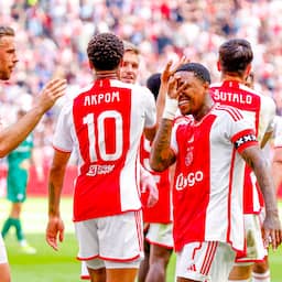 Ajax wint dankzij hattrick Bergwijn van Almere City en heeft vijfde plek binnen