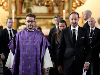 Drukke herdenkingsdiensten in Noorse kerken voor overleden koning Harald