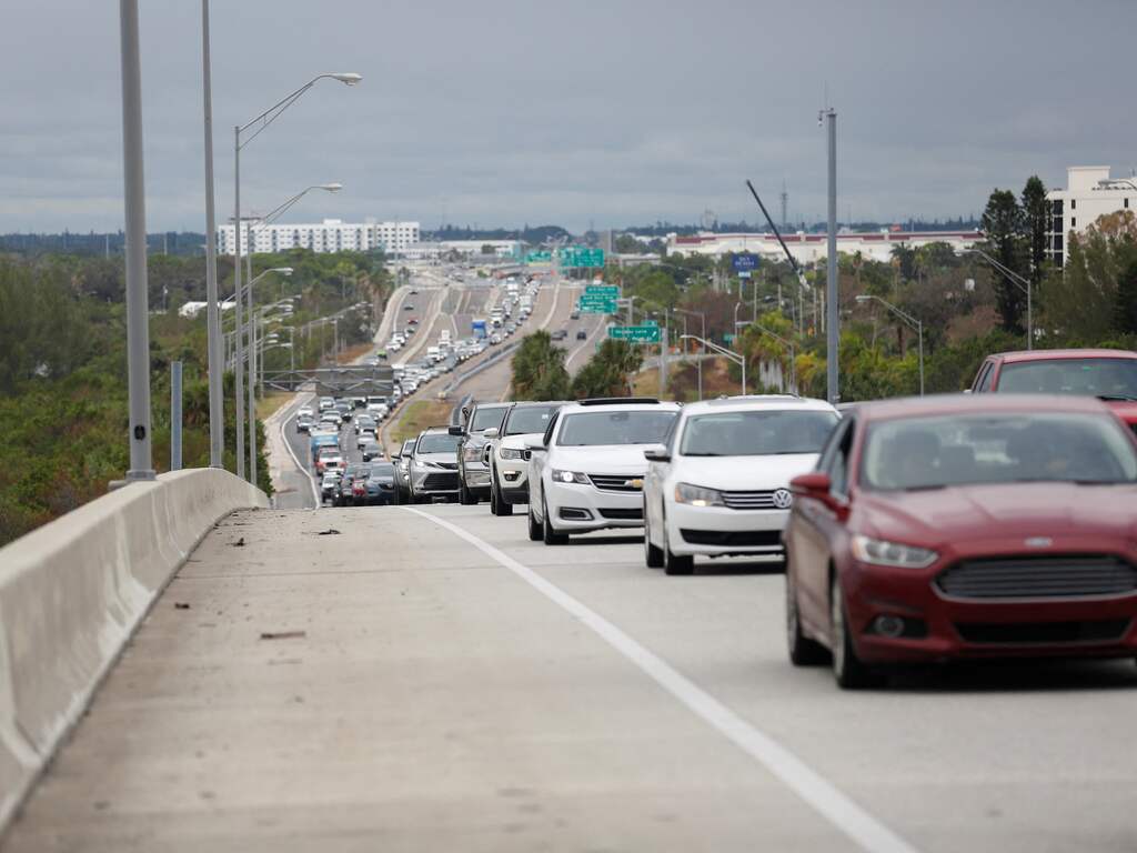 Orkaan Milton afgezwakt tot vierde categorie, files in Florida wegens evacuatie