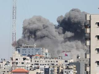 Kritiek op Israël na raketaanval die mediagebouw in Gaza deed instorten