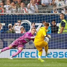 Keeper Koeman bezorgt Telstar met twee benutte penalty's punt tegen Cambuur