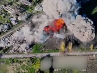 Zelfrijdende kamikazewagens exploderen bij Russische linie in Donetsk