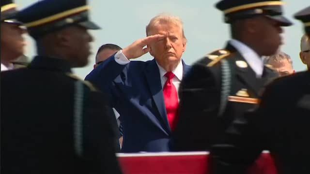 Trump aanwezig bij plechtigheid voor gedode Amerikaanse militairen