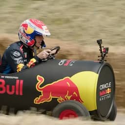 Video | Verstappen verslaat Red Bull-collega's ook in zeepkist