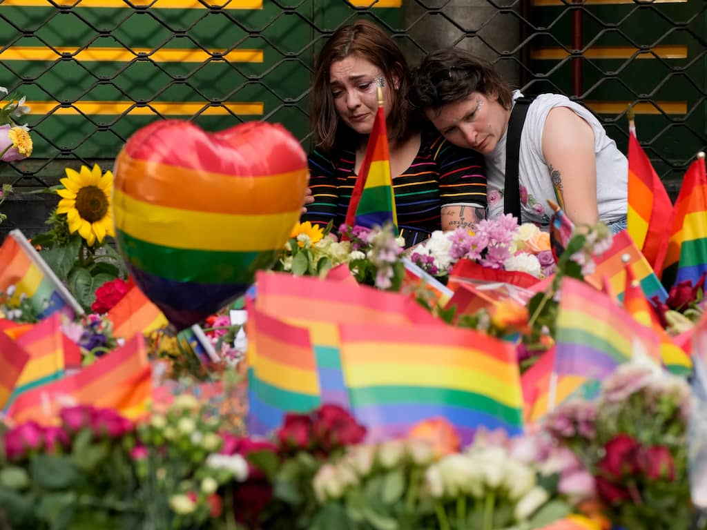 Noorse politie pakt nog twee mensen op voor dodelijke schietpartij in gaybar