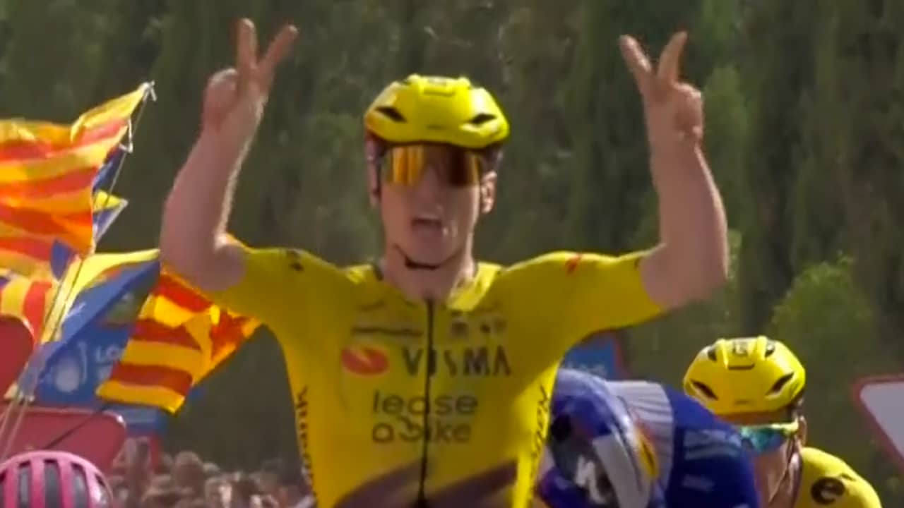 Brennan van Visma sprint met overmacht naar etappezege in Vuelta