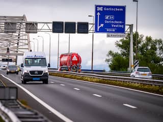 Vrachtwagens rijden tóch over onveilige Merwedebrug: 'Impact verbod is enorm'
