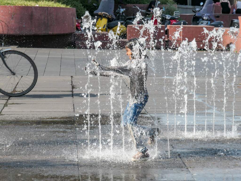 Weerbericht: Drukkend warm, onweer en buien zorgen voor verkoeling