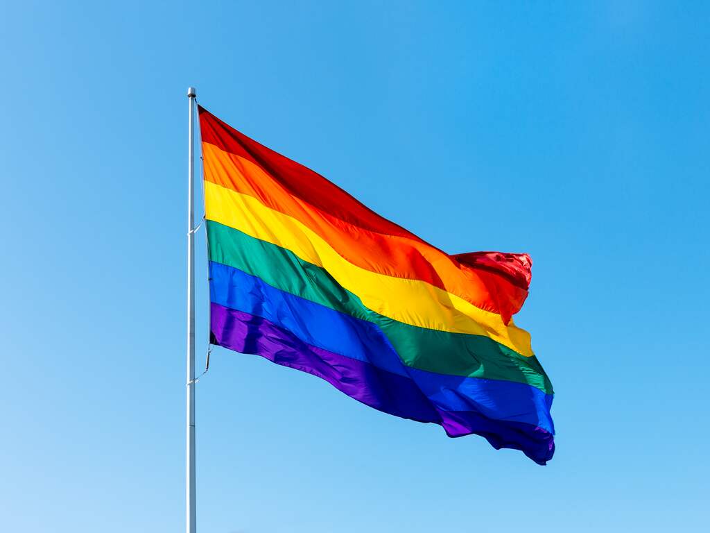 Rusland arresteert twee gaybarmedewerkers vanwege 'lhbtiq+-promotie'