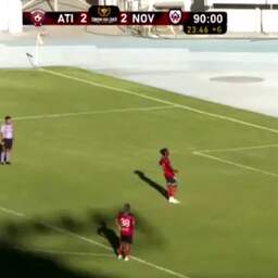 Arbiter in Bolivia geschorst om discutabele penalty die keeper weigert te stoppen