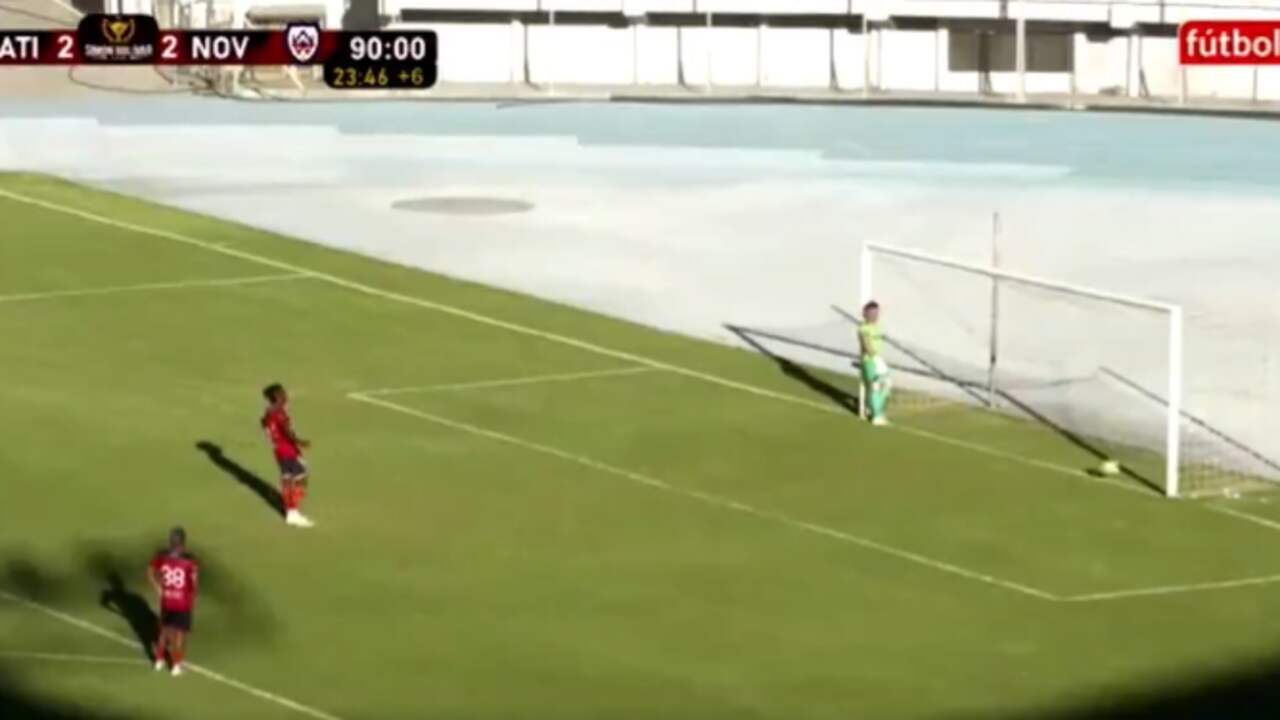 Foto bij Arbiter in Bolivia geschorst om discutabele penalty die keeper weigert te stoppen