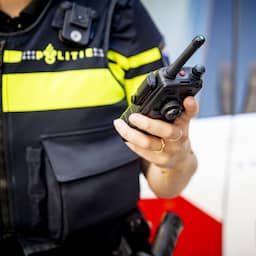 Vrouw opgepakt na dreigen met speelgoedpistool bij ruzie op water in Amsterdam