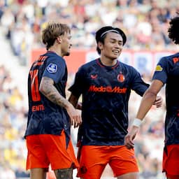 Teruglezen Eredivisie | Feyenoord geniet na van zege ondanks vuurwerkincident