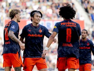 Teruglezen Eredivisie | Feyenoord geniet na van zege ondanks vuurwerkincident