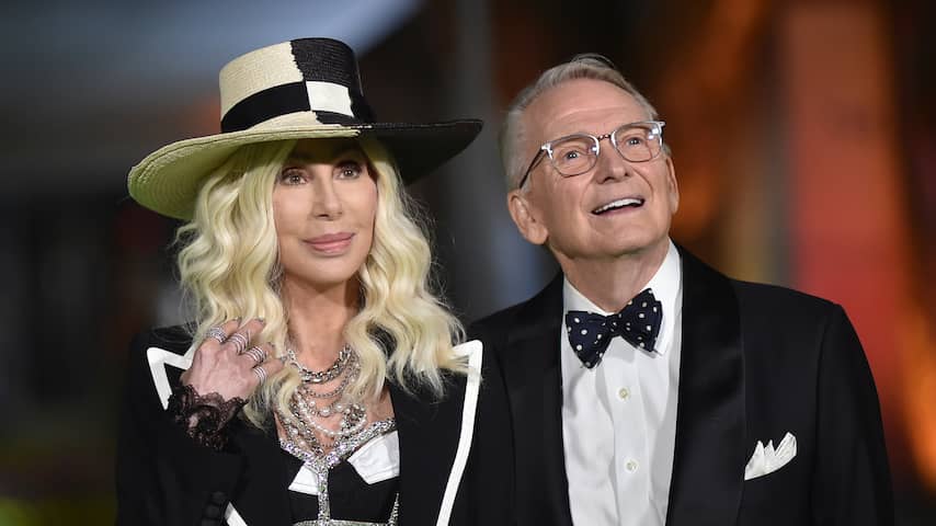 modeontwerper-bob-mackie-87-van-sterren-als-cher-en-diana-ross-overleden.jpg