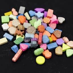 Rechters geven op Schiphol betrapte drugskoeriers lagere straf door scheefgroei