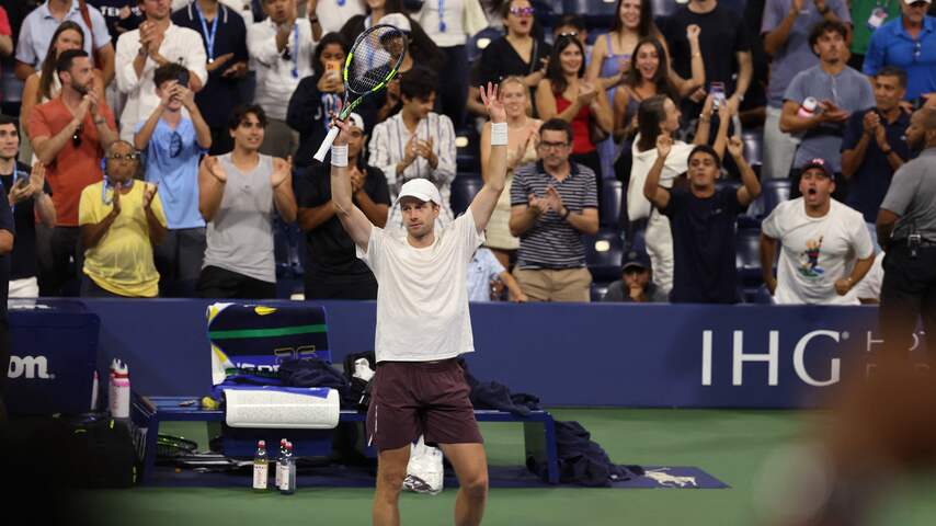 Foto bij Van de Zandschulp bij laatste acht op US Open: 'Blij dat ik won met slecht spel'