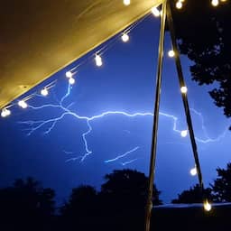 Meldkamers overspoeld door zware onweersbuien in hele land, NL-Alert verstuurd in Flevoland