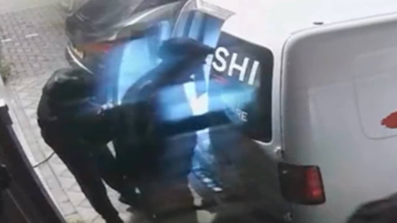Video | Eigenaar sushizaak betrapt dieven op heterdaad in 's-Gravenzande