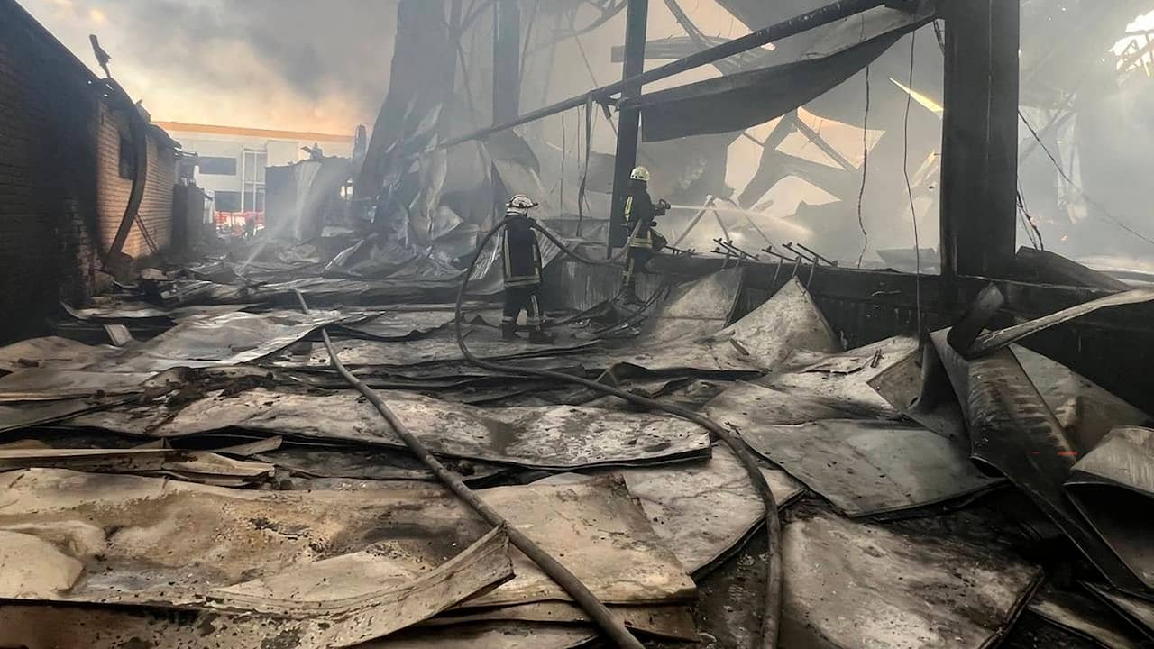Foto bij Rusland bombardeert Kyiv voor zesde dag op rij, 12 doden bij nieuwe aanvallen