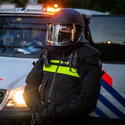 Een van opgepakte azc-betogers Loosdrecht had zwaar vuurwerk en mes op zak