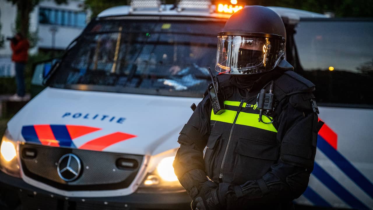 Een van opgepakte betogers Loosdrecht had zwaar vuurwerk en mes op zak