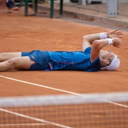 Debutant De Jong maakt indruk op Roland Garros: 'Had de bal aan een touwtje'
