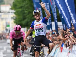 Evenepoel klopt Carapaz en boekt recordzege in Clásica San Sebastián