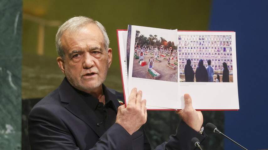 Foto bij Iraanse president in VN-speech: 'We hebben ons verdedigd tegen terreur VS'