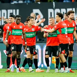 NEC naar 8e plek na goal Linssen vanaf eigen helft, blunder Unnerstall bij Twente