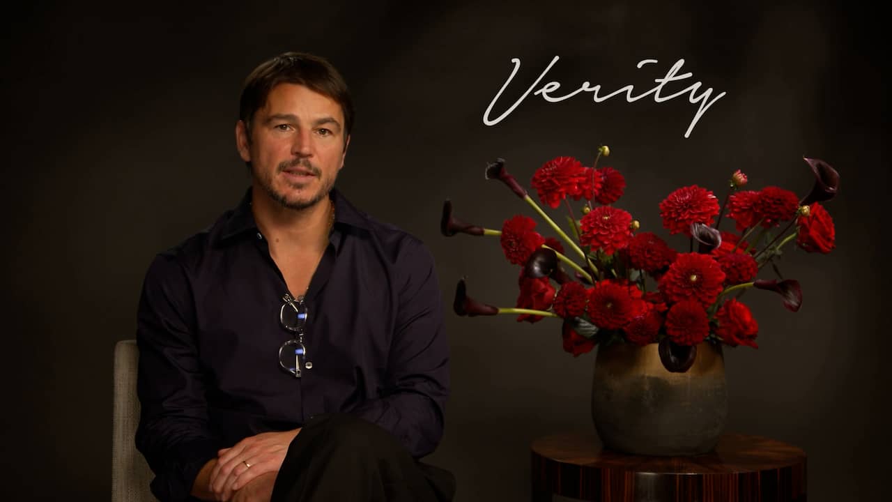Josh Hartnett over werken met intimiteitscoördinatoren op set Verity