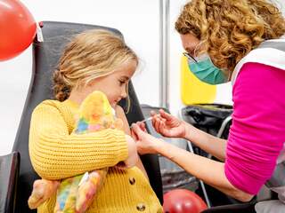 Ouderlijk dilemma: wel of geen prik voor je kind? Dit zijn de voor- en nadelen