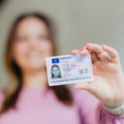 Nieuwe rijbewijzen bevatten fout in provinciekaart: 'Foute kaart is verse taart'