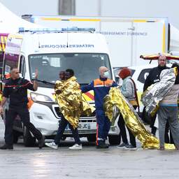 Twee vrouwen en een kind omgekomen na kapseizen migrantenboot op Kanaal