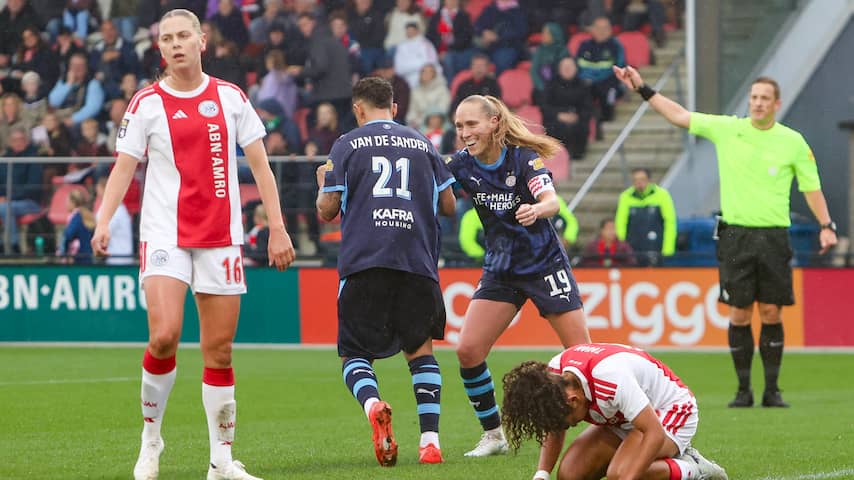 PSV Vrouwen geeft Ajax pak slaag in Eredivisie-topper