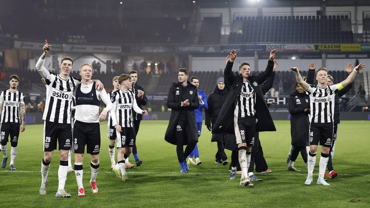 Lush Dankzij Ommekeer In De Verlengingen: Anderlecht Trekt Hoogvorm Verder In Beker En Vloert Nu Ook Racing Genk Scene Illustration Lush Dankzij Ommekeer In De Verlengingen: Anderlecht Trekt Hoogvorm Verder In Beker En Vloert Nu Ook Racing Genk Scene Illustration