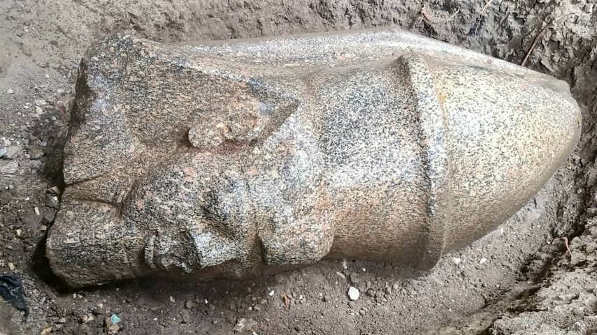 Egyptische boer ontdekt kolossaal standbeeldhoofd van farao Ramses II