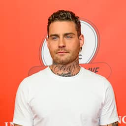 Douwe Bob looft 2.000 euro uit voor gestolen gitaar: 'Kapot van'