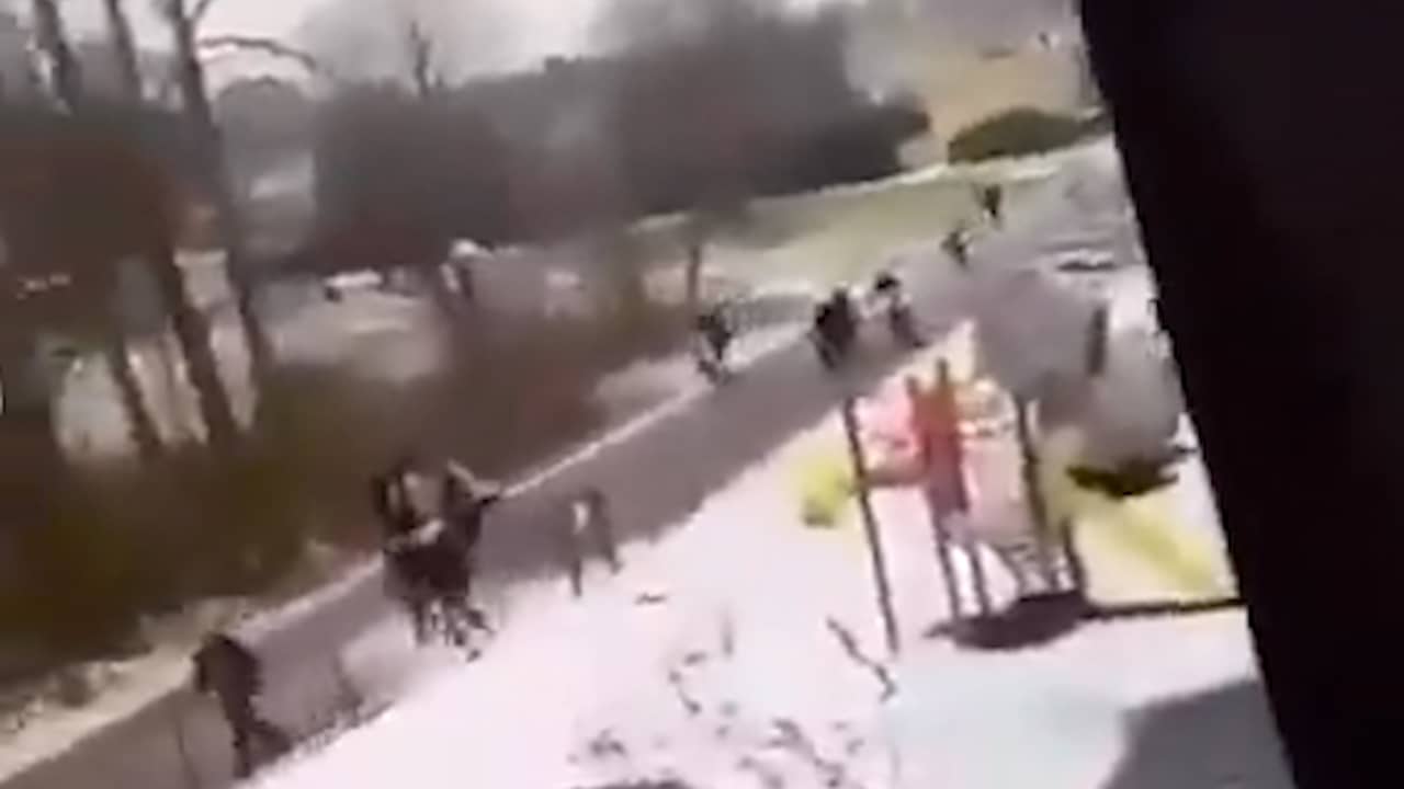 Beeld uit video: Zweden vluchten terwijl schoten klinken bij school in Örebro