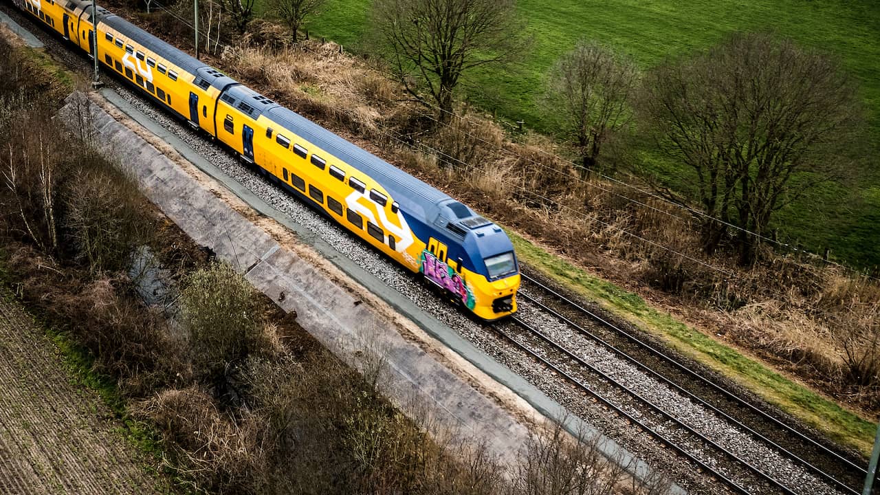 Verdachte situatie op spoor nabij Hilversum, alle passagiers hebben trein verlaten