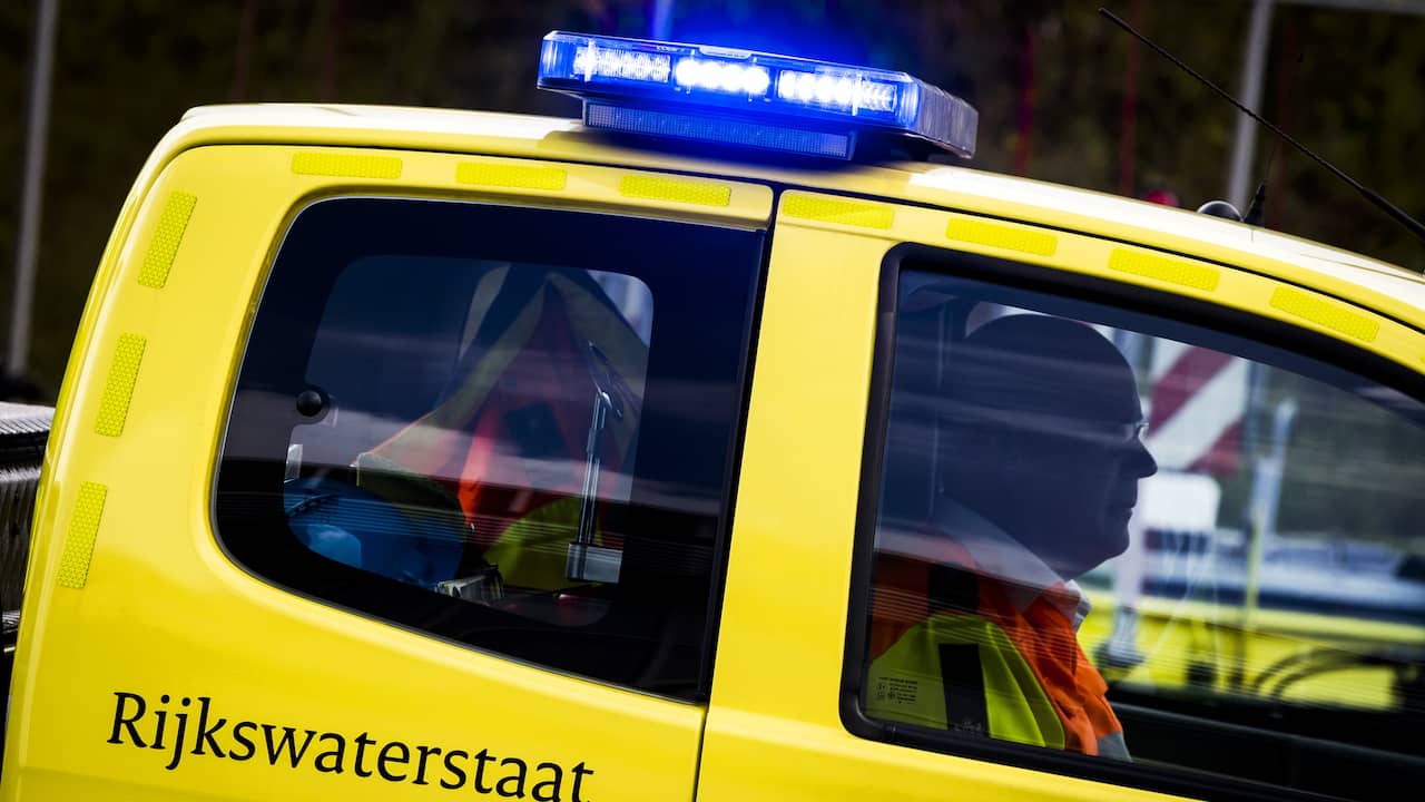 Drie gewonden na ongeluk op A16 bij Breda, weghelft tot vannacht dicht