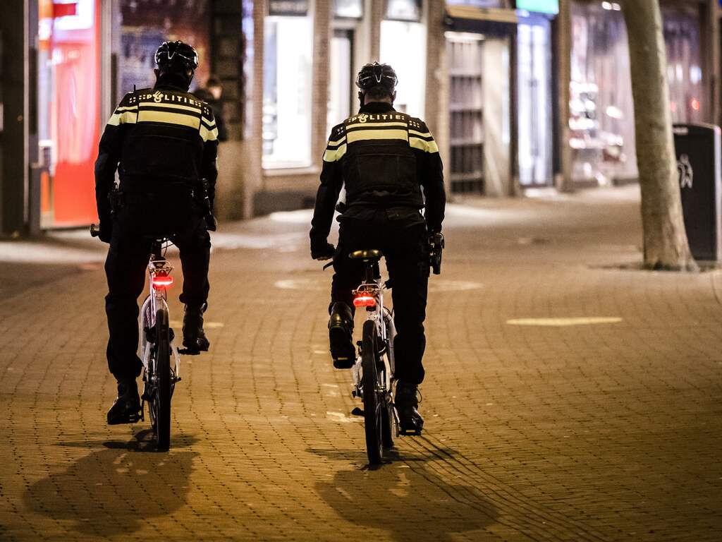 Agenten tijdens avondklok in Haarlem