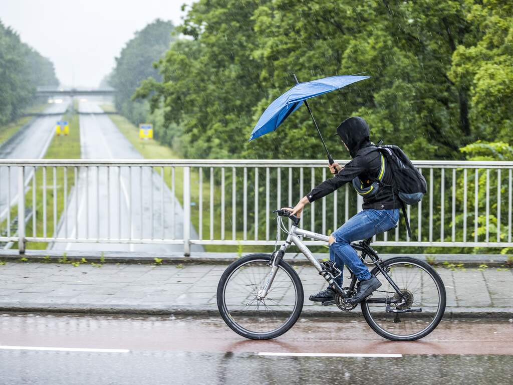 KNMI waarschuwt voor buien met onweer, hagel en zware windstoten